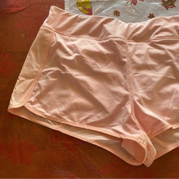 Reebok • Performance All Day Slim Shorts in Pink - Picture 4 of 12